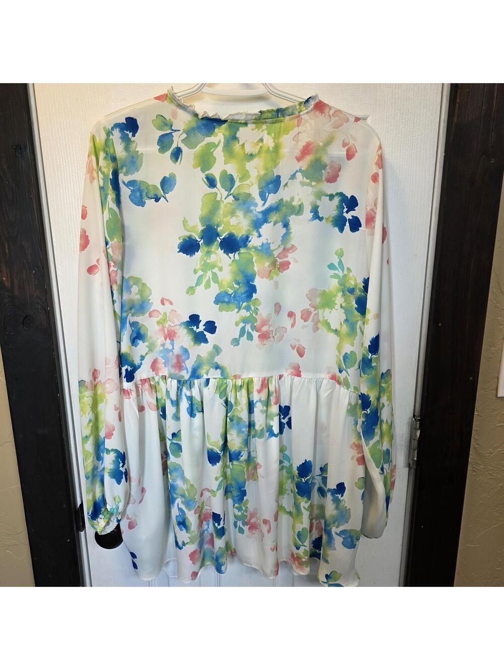 Studio B by Bobeau Women's Floral Print Long Sleeve Blouse, Size 1X - Picture 5 of 8